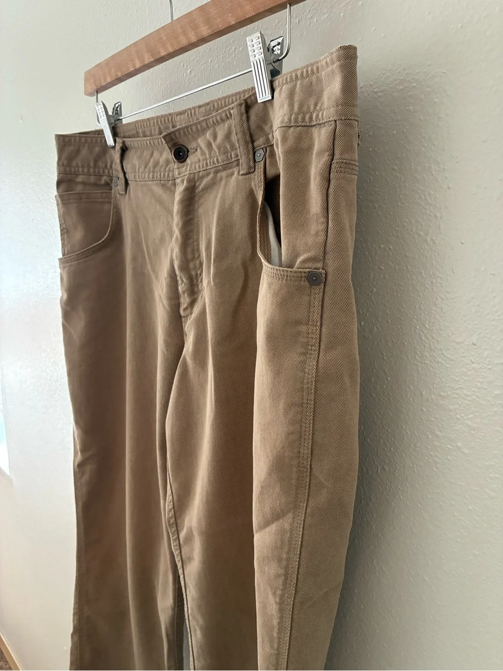 Men's Mountain Hardwear Khaki Jeans